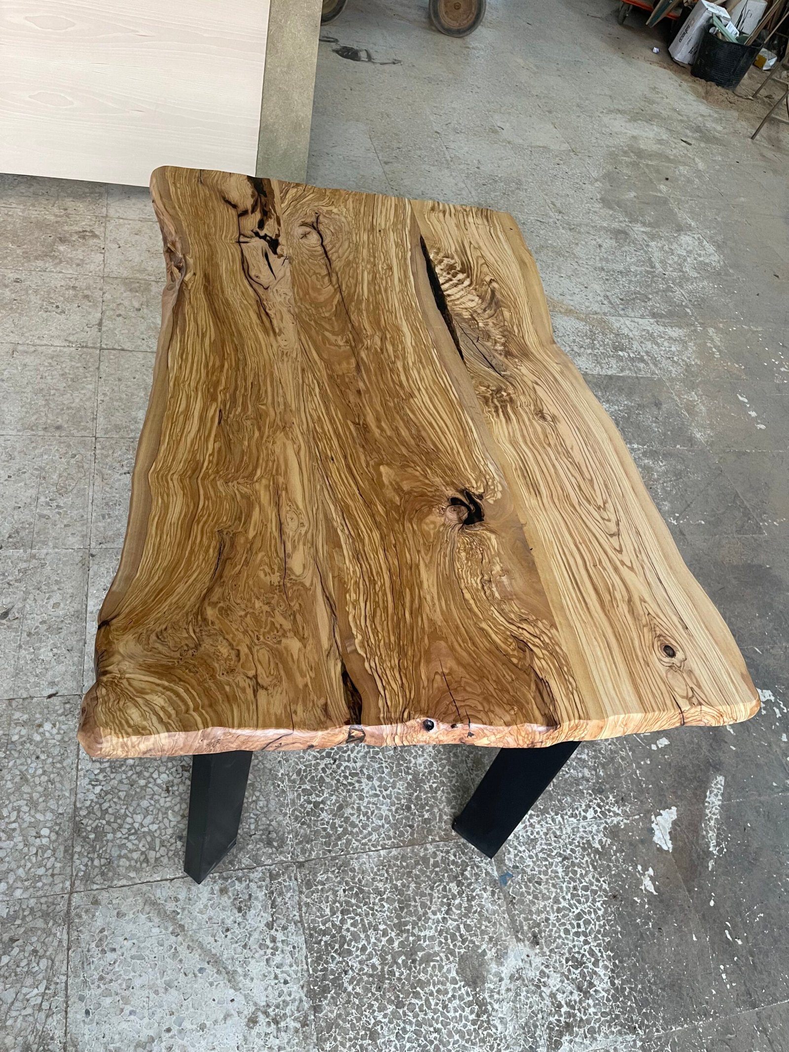 Mesas de 160x90 cm en Madera de Olivo Mesas de 160x90 cm en Madera de Olivo