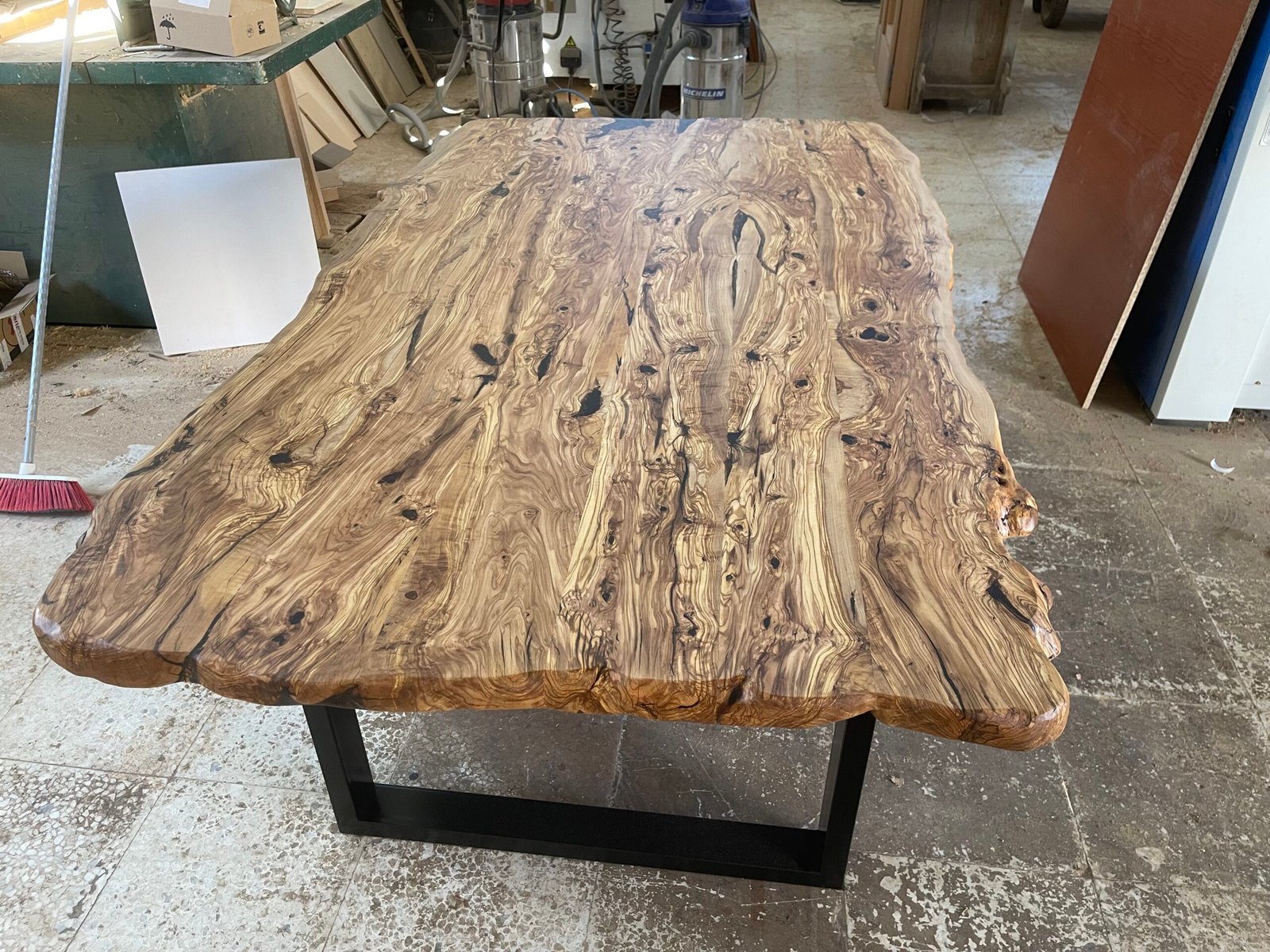 mesas de 140x80 cm en madera de olivo mesas de 140x80 cm en madera de olivo